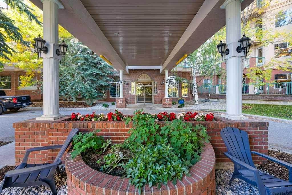 200 Lincoln Way - Photo 1