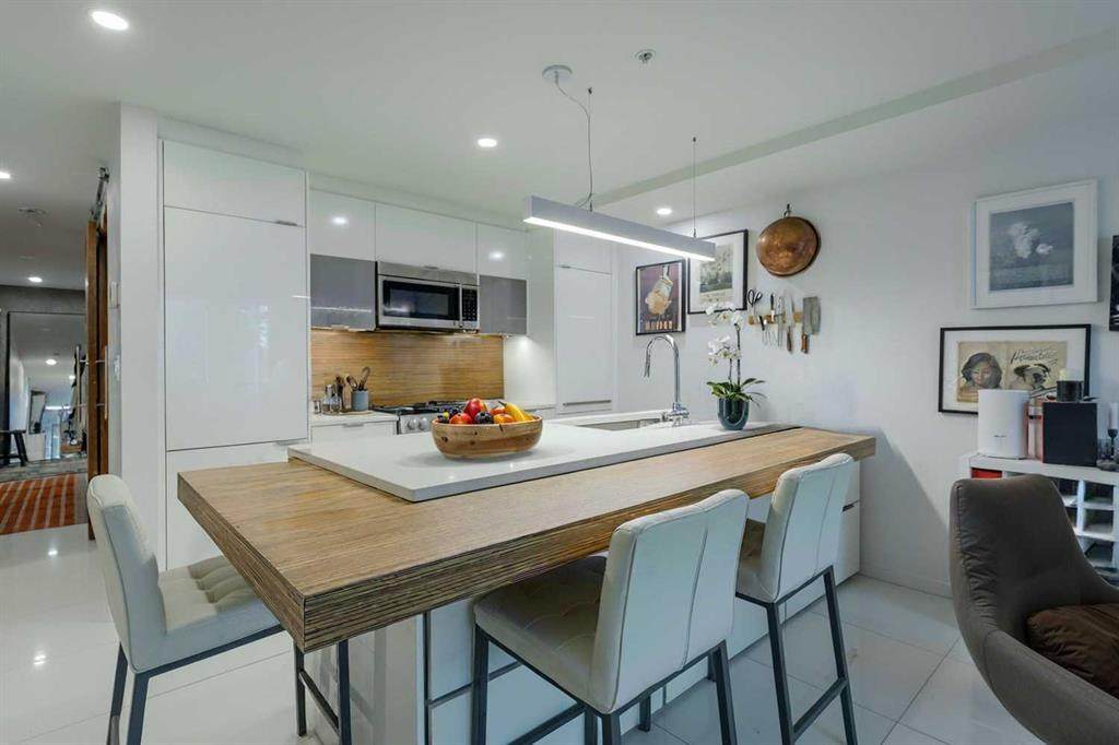 1020 9 Avenue - Photo 1