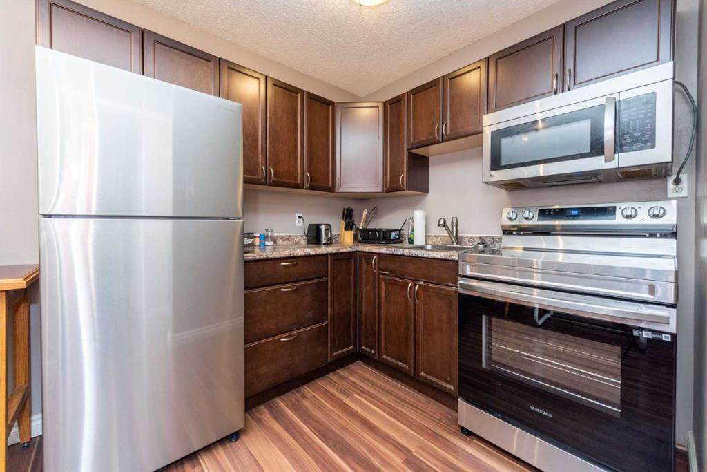 510 58 Avenue - Photo 1