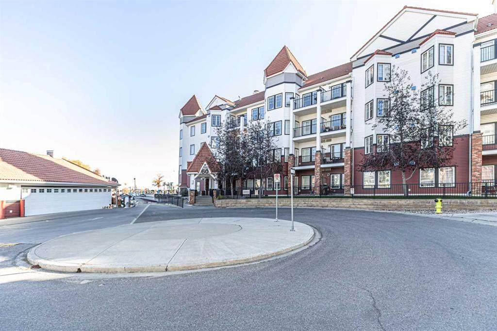 60 Royal Oak Plaza - Photo 1