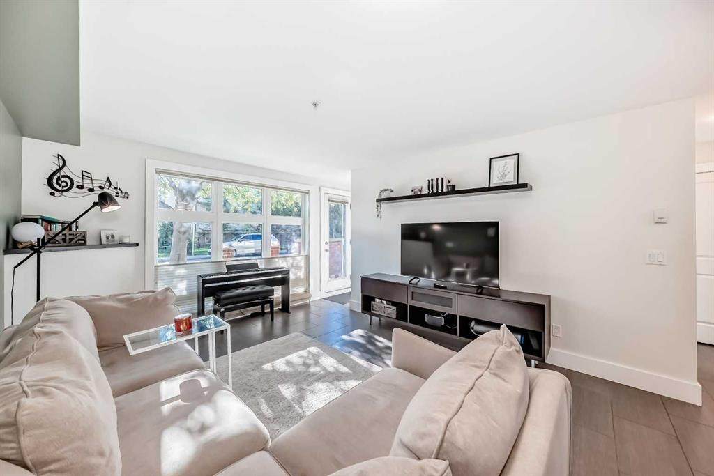 725 4 Street - Photo 1