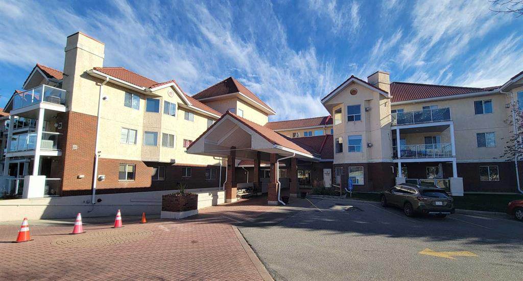 1818 Simcoe Boulevard - Photo 1