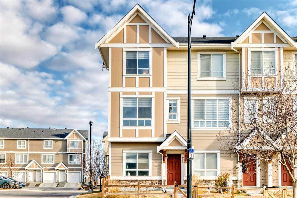 986 Sherwood Boulevard - Photo 1