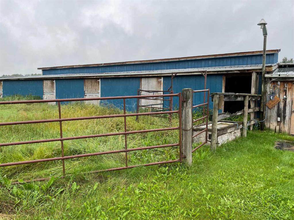 85035 Township Road 740 - Photo 1