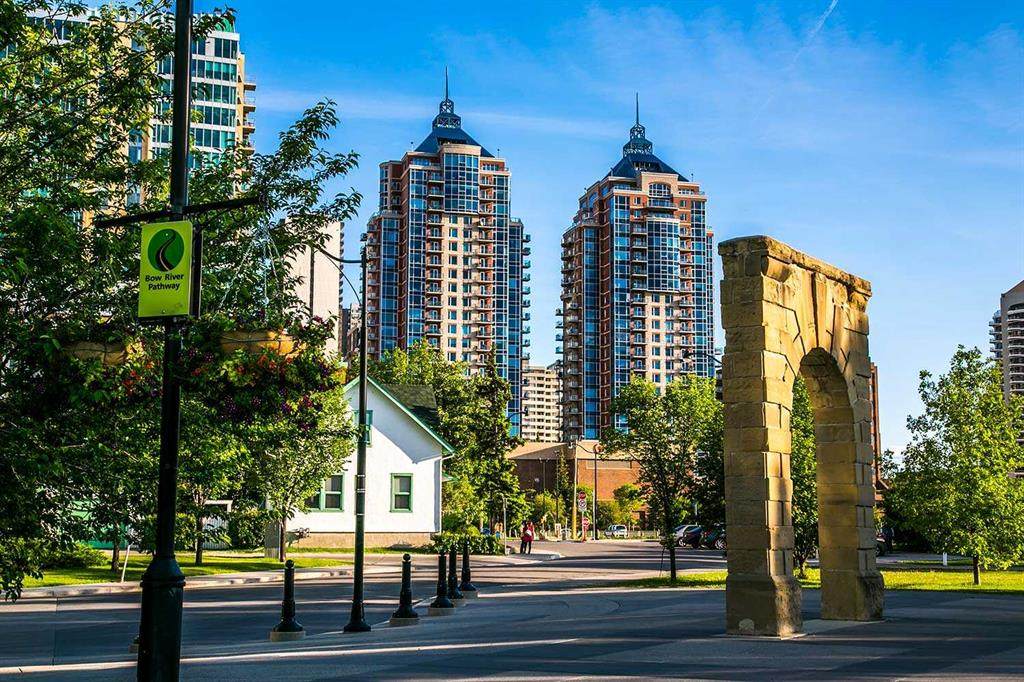 910 5 Avenue - Photo 1