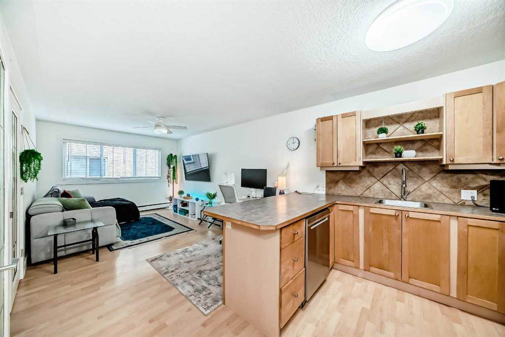 310 22 Avenue - Photo 1