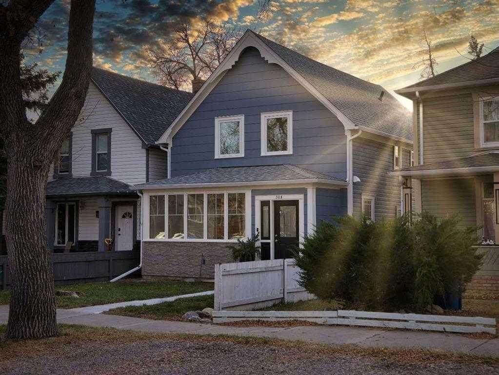 308 7A Avenue - Photo 1