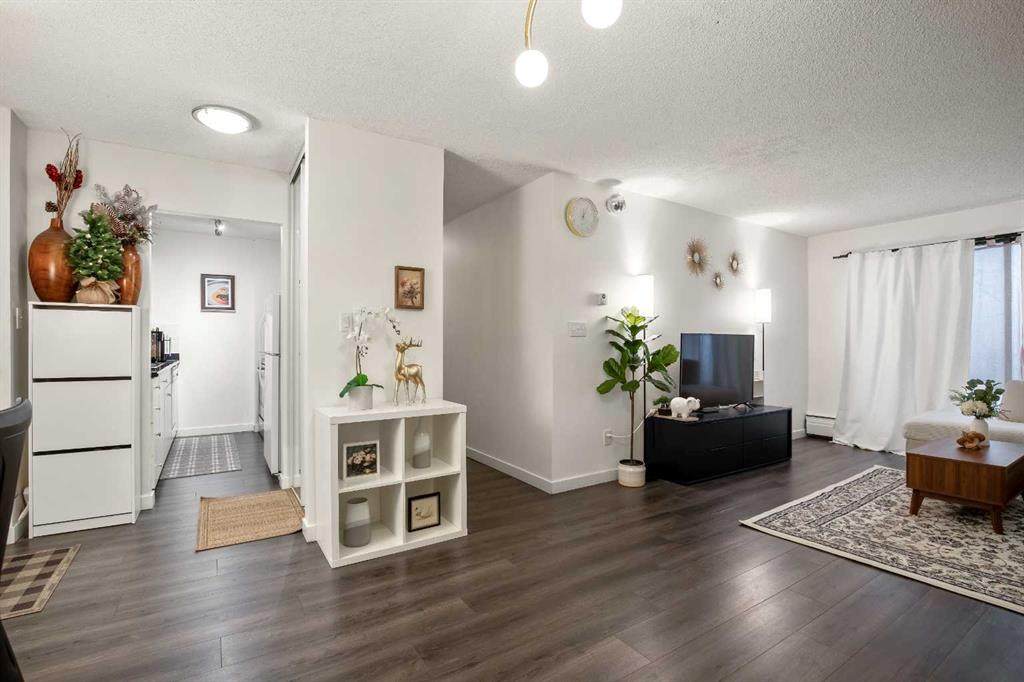 523 15 Avenue - Photo 1