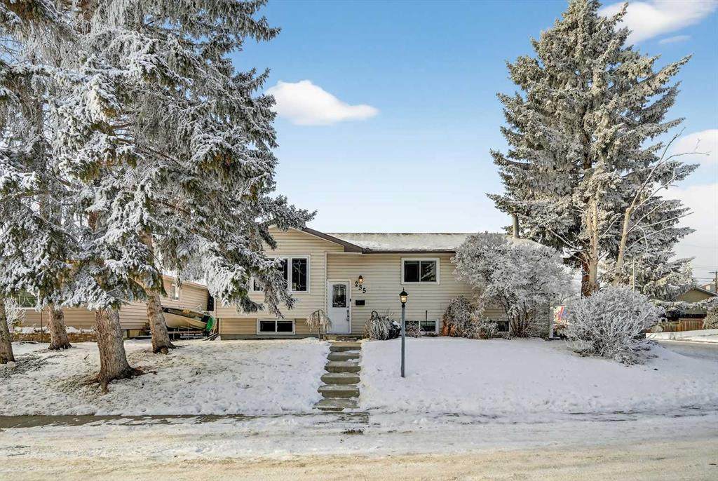 235 Allan Crescent - Photo 1