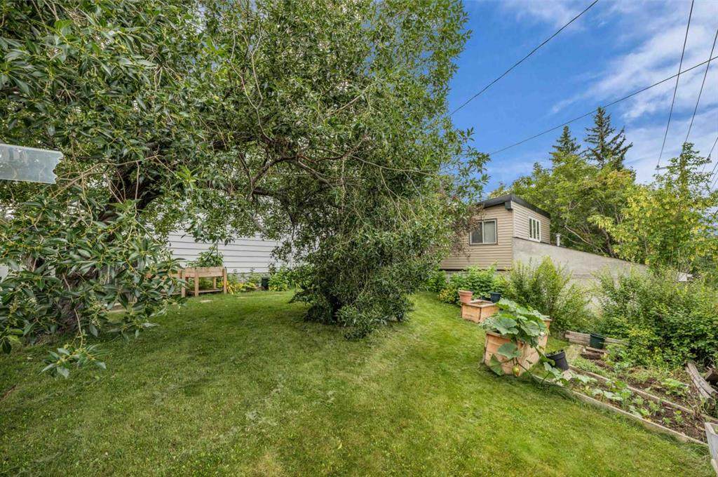 403 Queen Alexandra Way - Photo 1