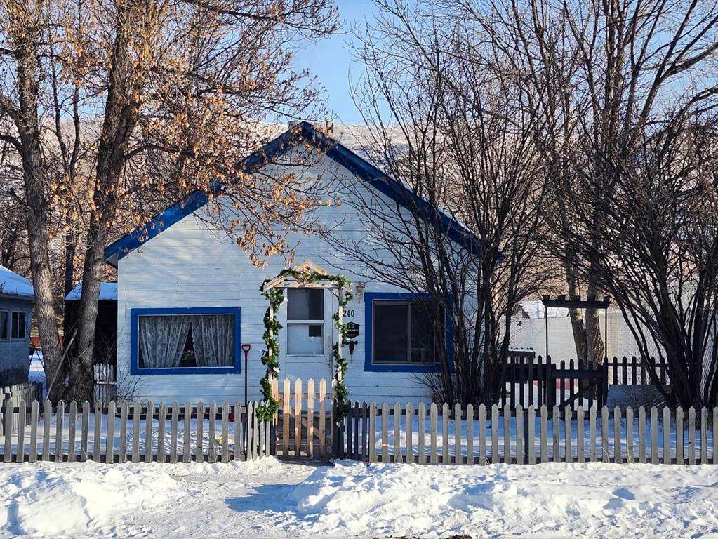 240 2 Avenue - Photo 1