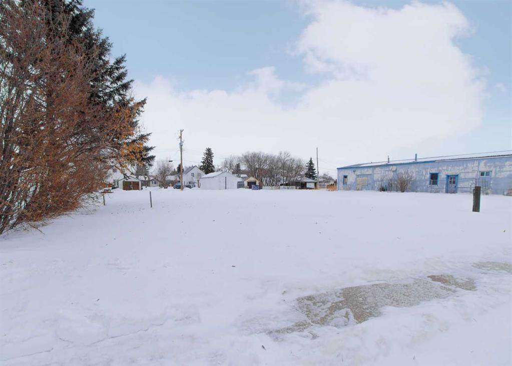 5124 53 Avenue - Photo 1