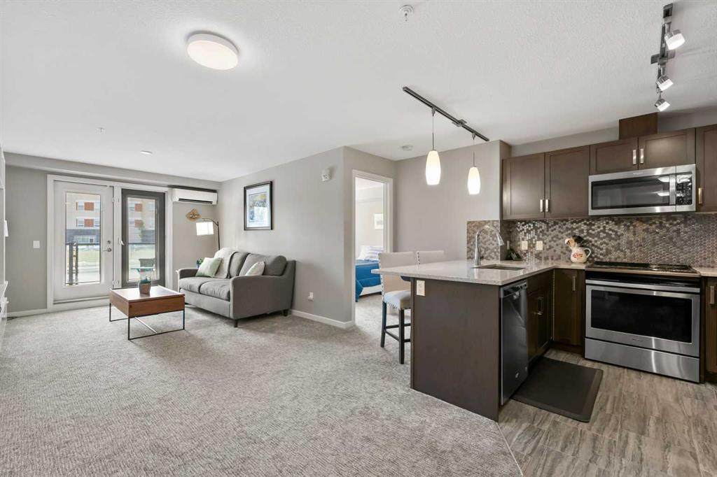 10 Market Boulevard - Photo 1