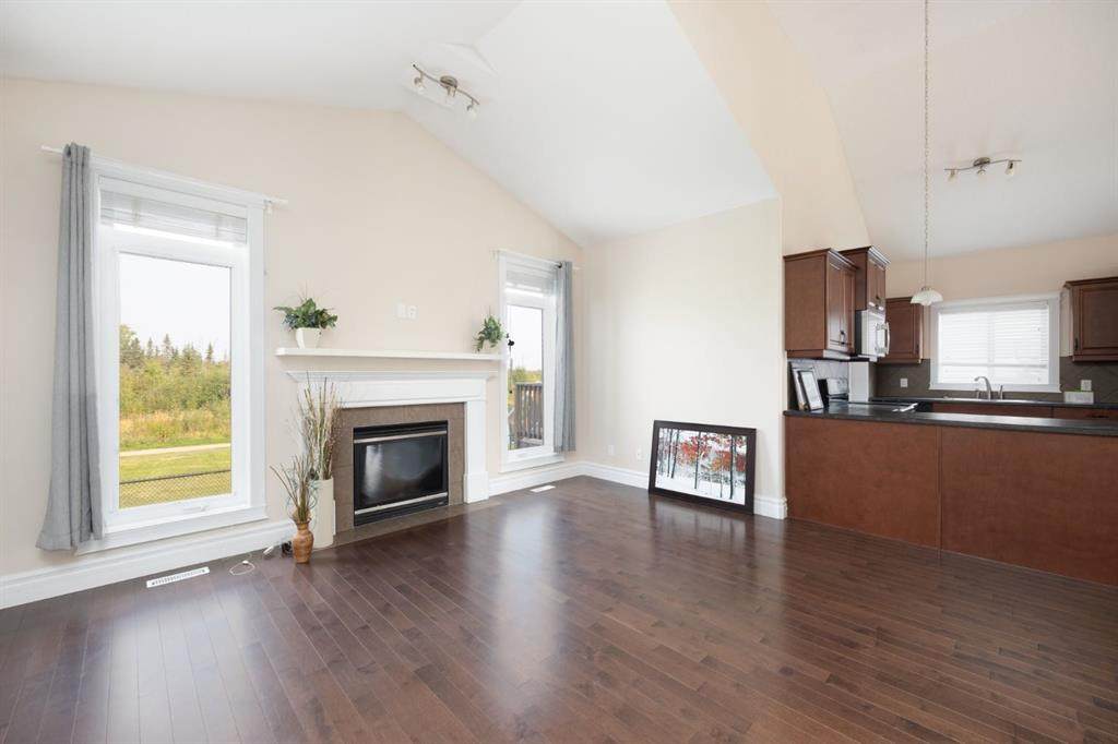 353 Walnut Crescent - Photo 1