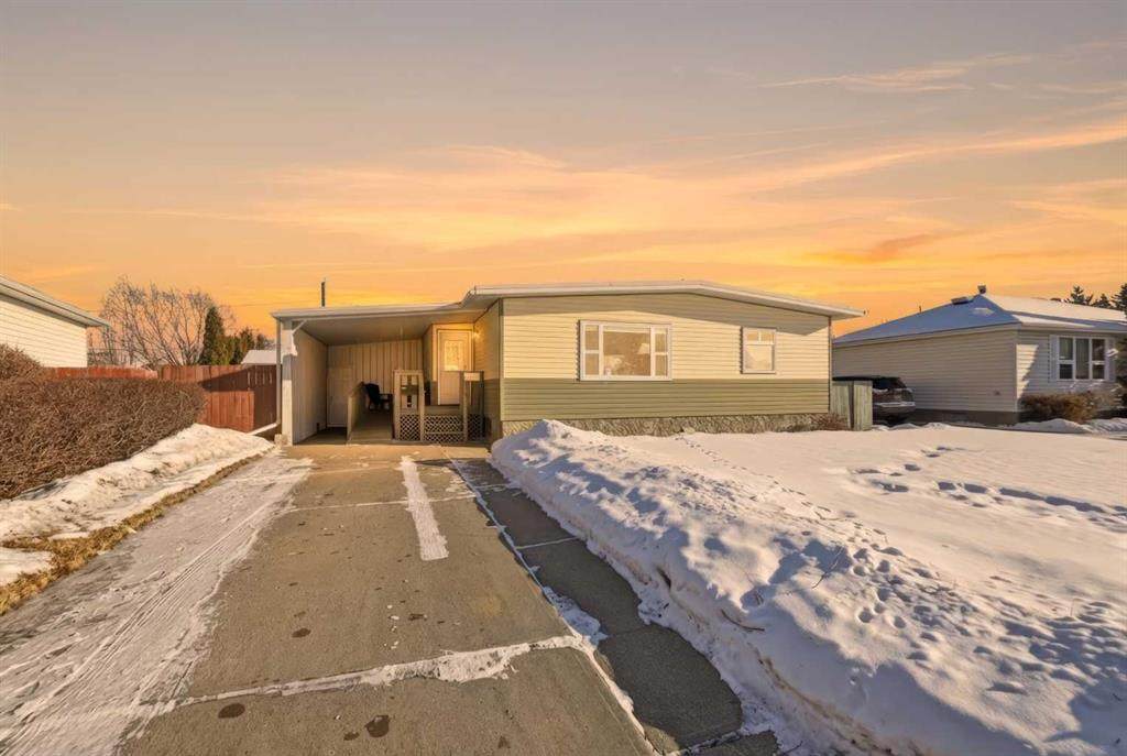 4421 35 Avenue - Photo 1