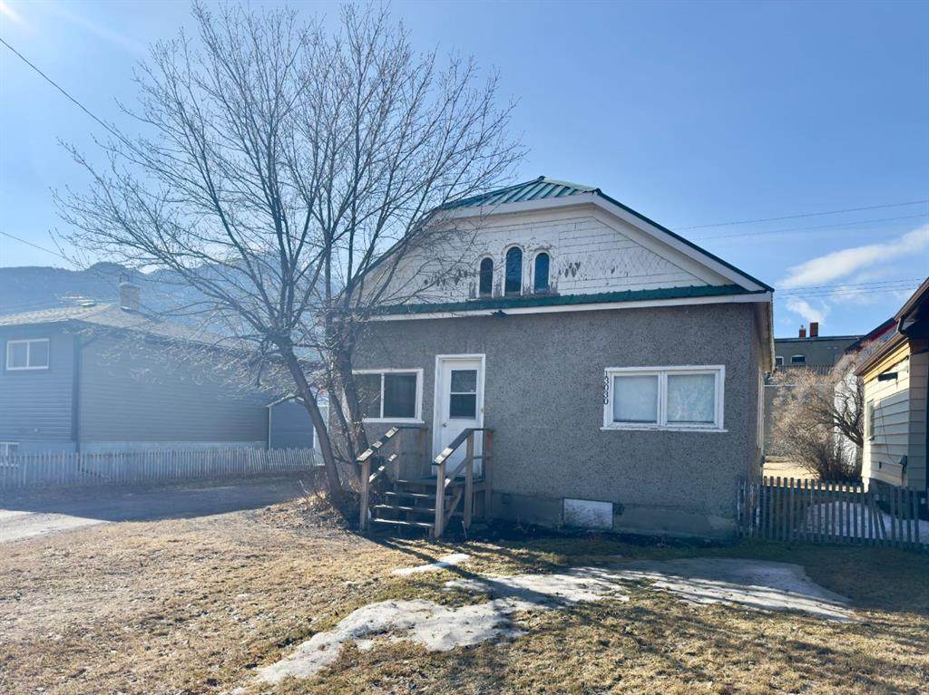 13030 21 Avenue - Photo 1