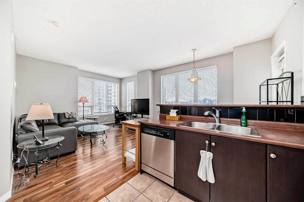 1053 10 Street - Photo 1
