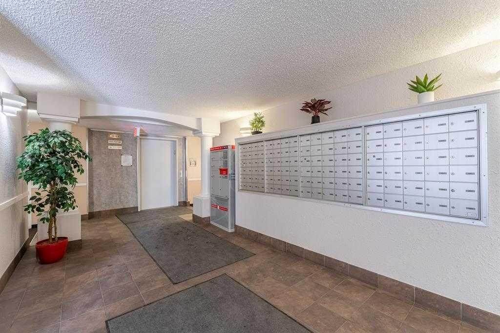 https://bt-photos.global.ssl.fastly.net/calgary/orig_boomver_1_A2284728-2.jpg