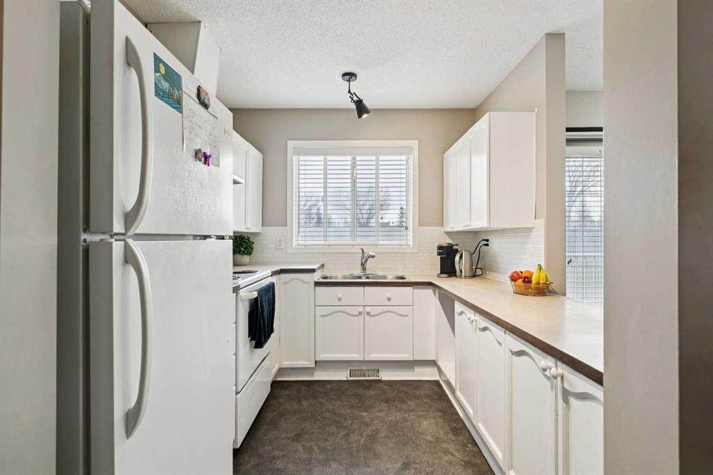 7 Harvest Gold Manor - Photo 1