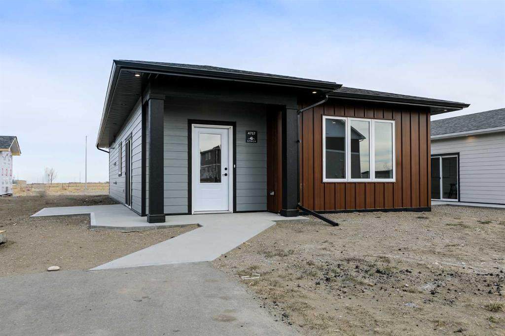 4757 72 Avenue - Photo 1