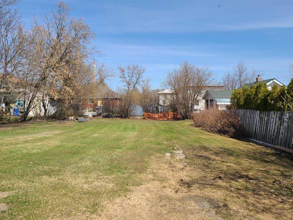 10022 98 Street - Photo 1