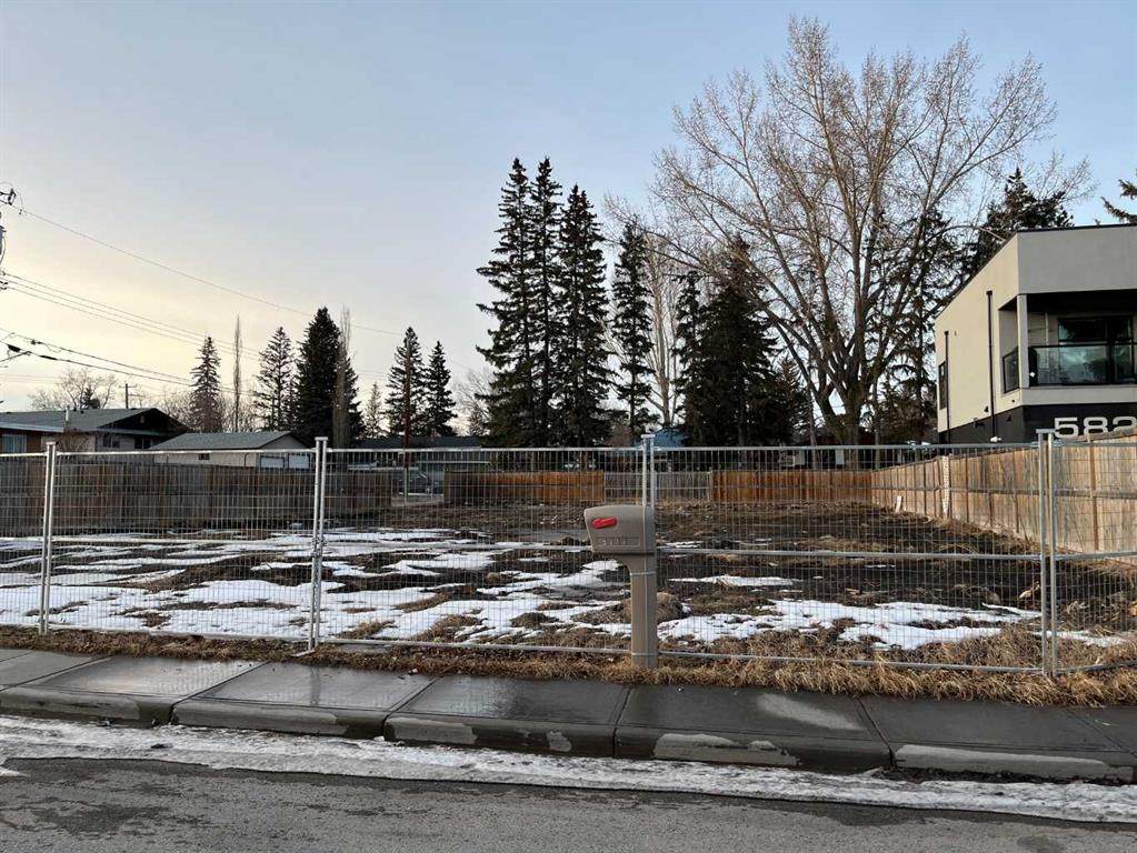 5819 Bowwater Crescent - Photo 1