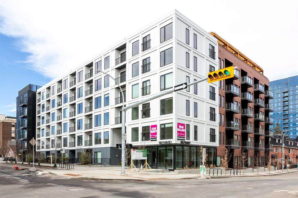 310 15 Avenue - Photo 1