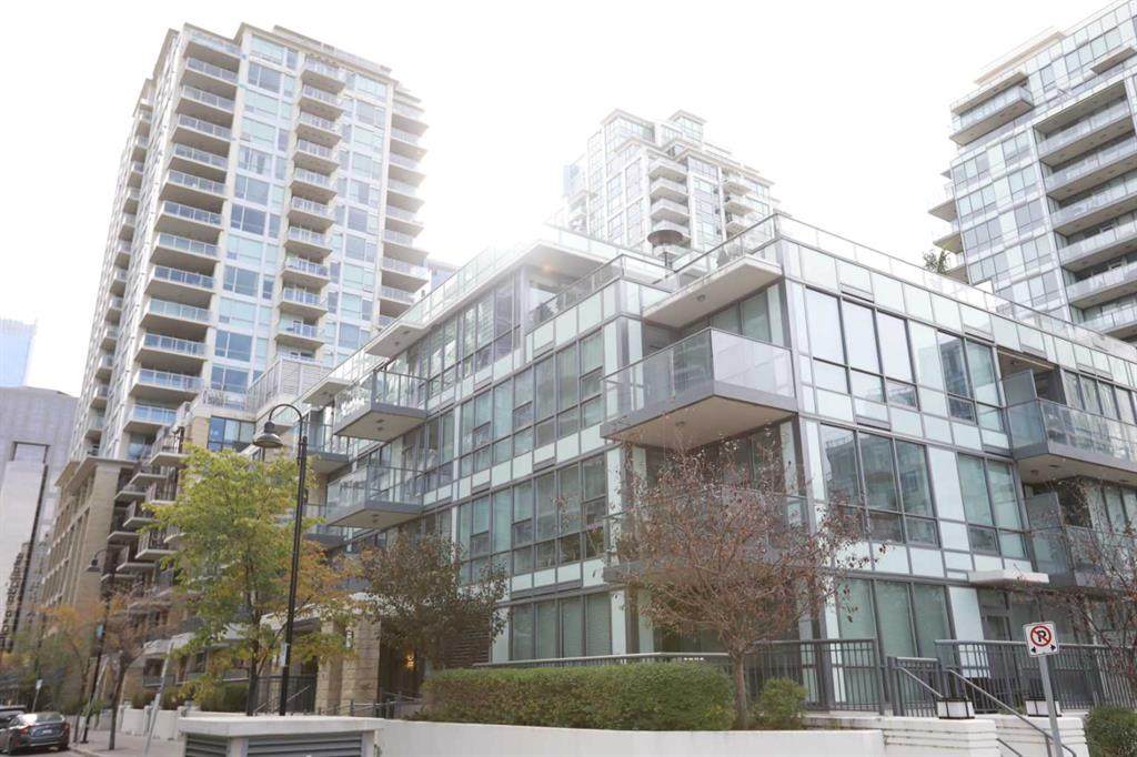 51 Waterfront Mews - Photo 1