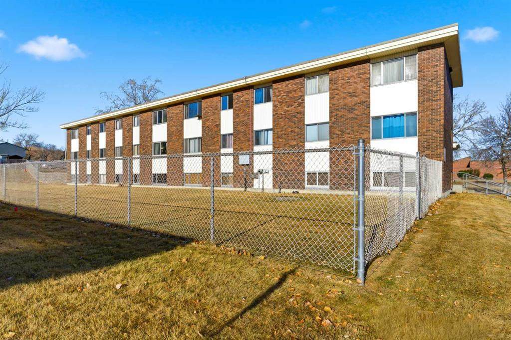 231 64 Avenue - Photo 1
