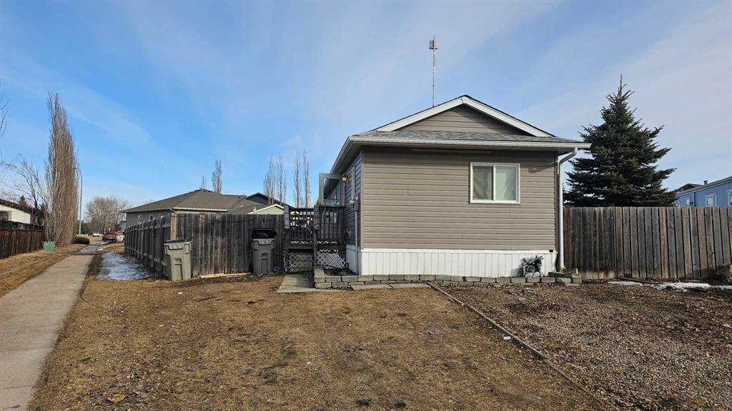 6001 53 Avenue Close - Photo 1
