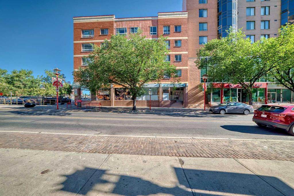110 2 Avenue - Photo 1