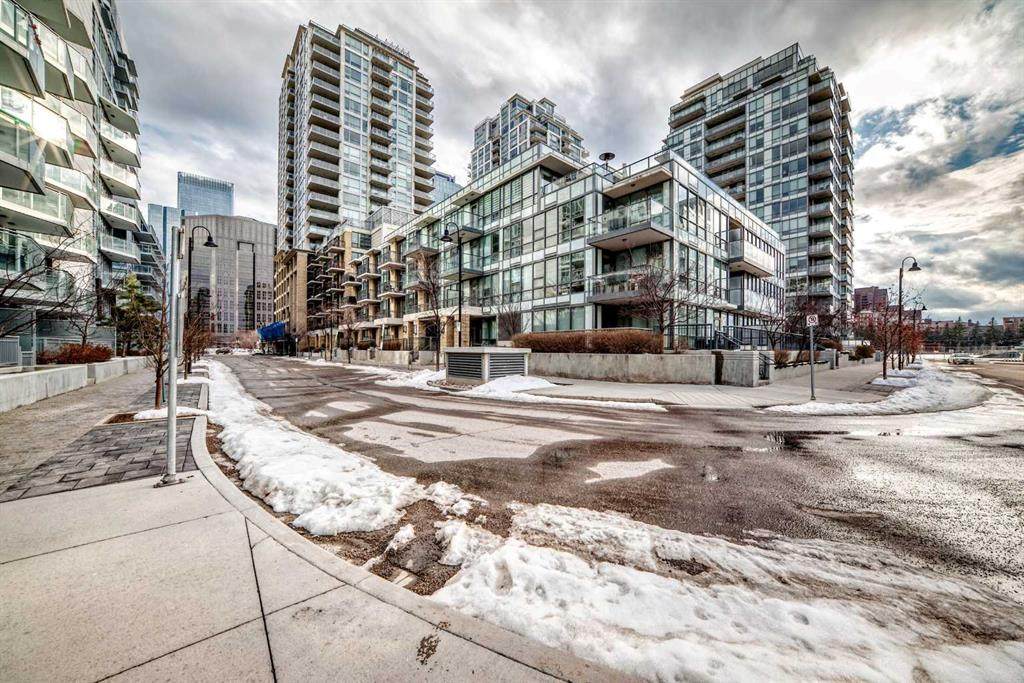 51 Waterfront Mews - Photo 1