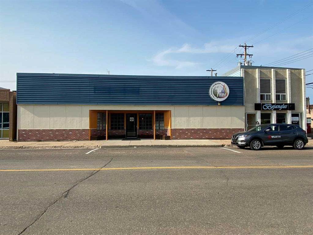 5008 48 Street - Photo 1