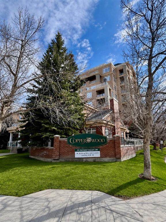 24 Hemlock Crescent - Photo 1