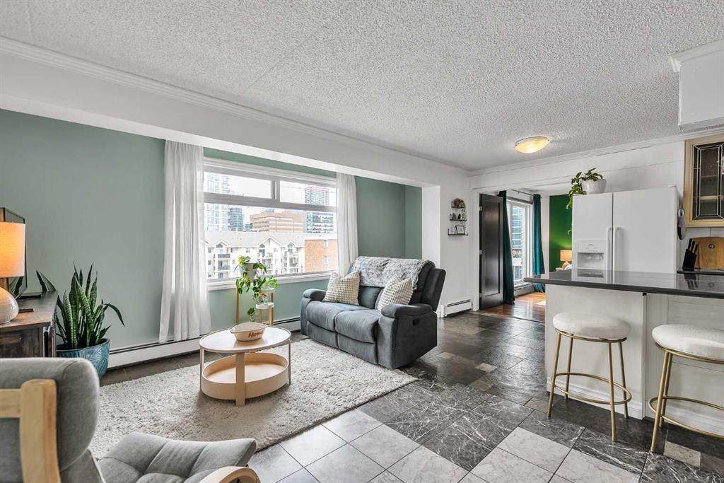 128 15 Avenue - Photo 1