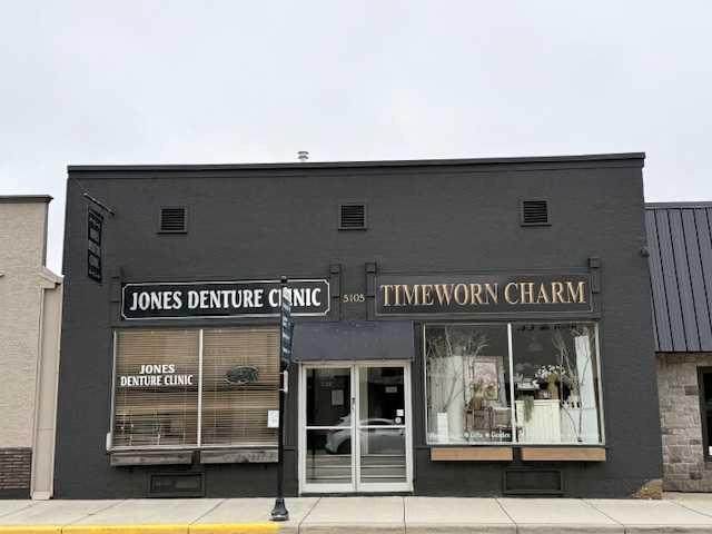 5105 50 Avenue - Photo 1