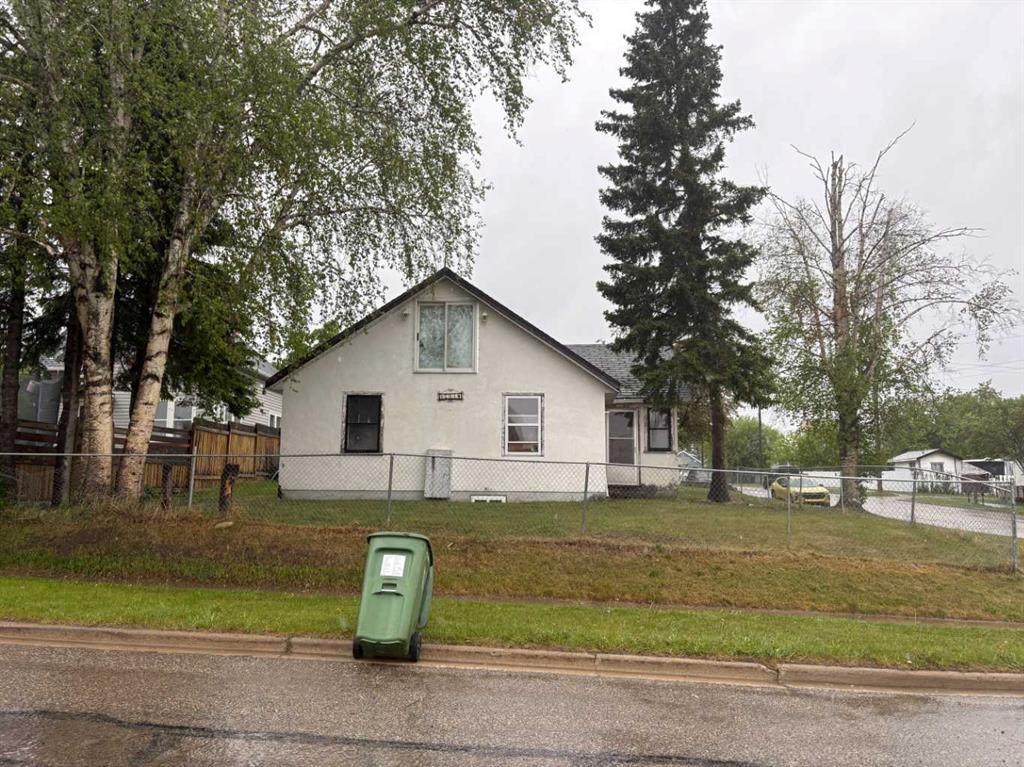 4716 48 Avenue - Photo 1