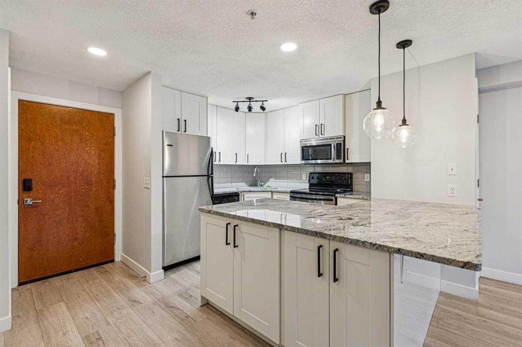317 19 Avenue - Photo 1