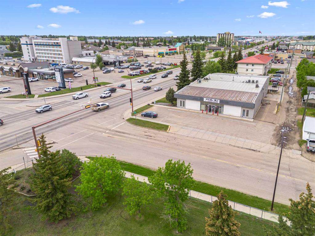 5402 44 Street - Photo 1