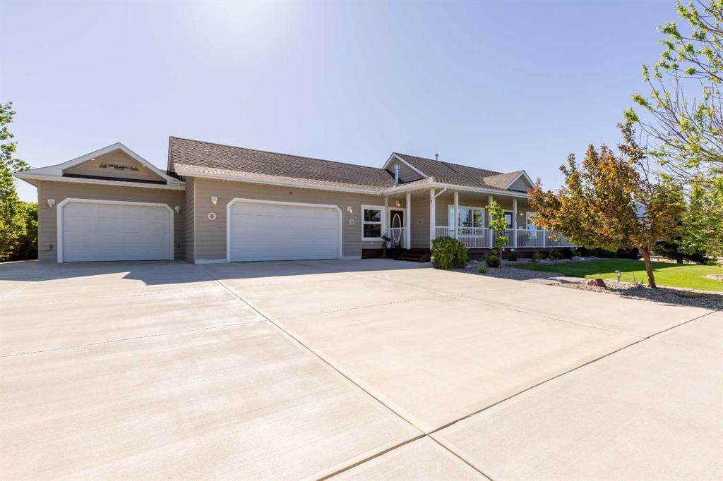 325 8 Avenue - Photo 1