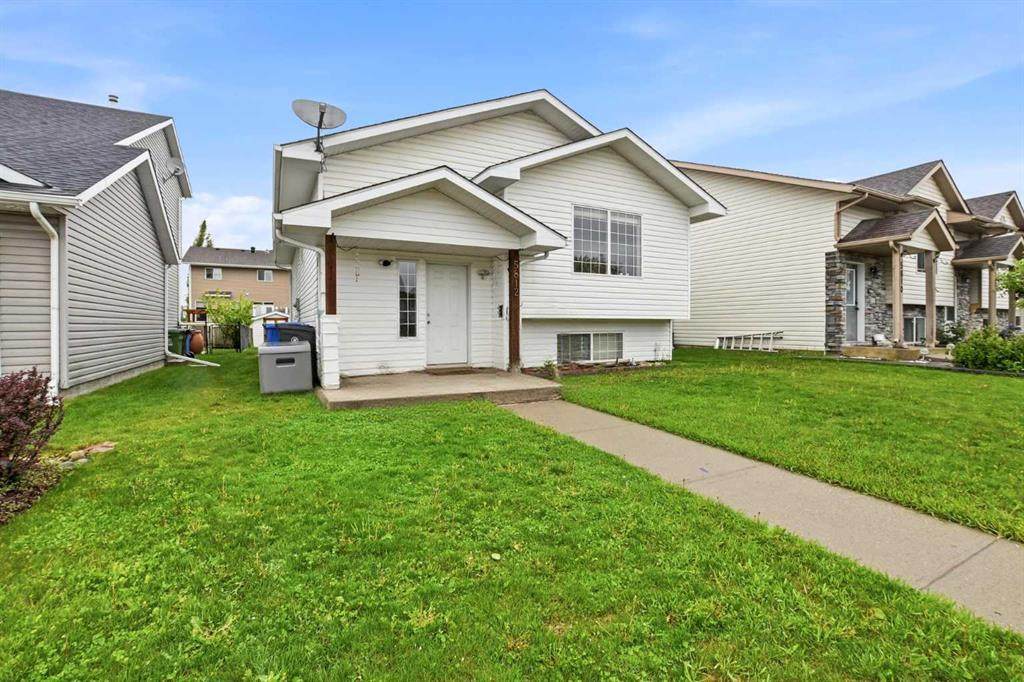 5812 70 Avenue Close - Photo 1
