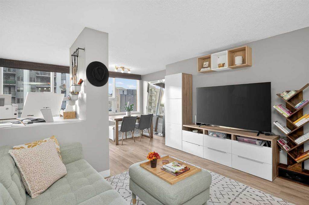 626 15 Avenue - Photo 1