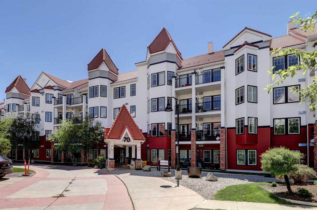 70 Royal Oak Plaza - Photo 1
