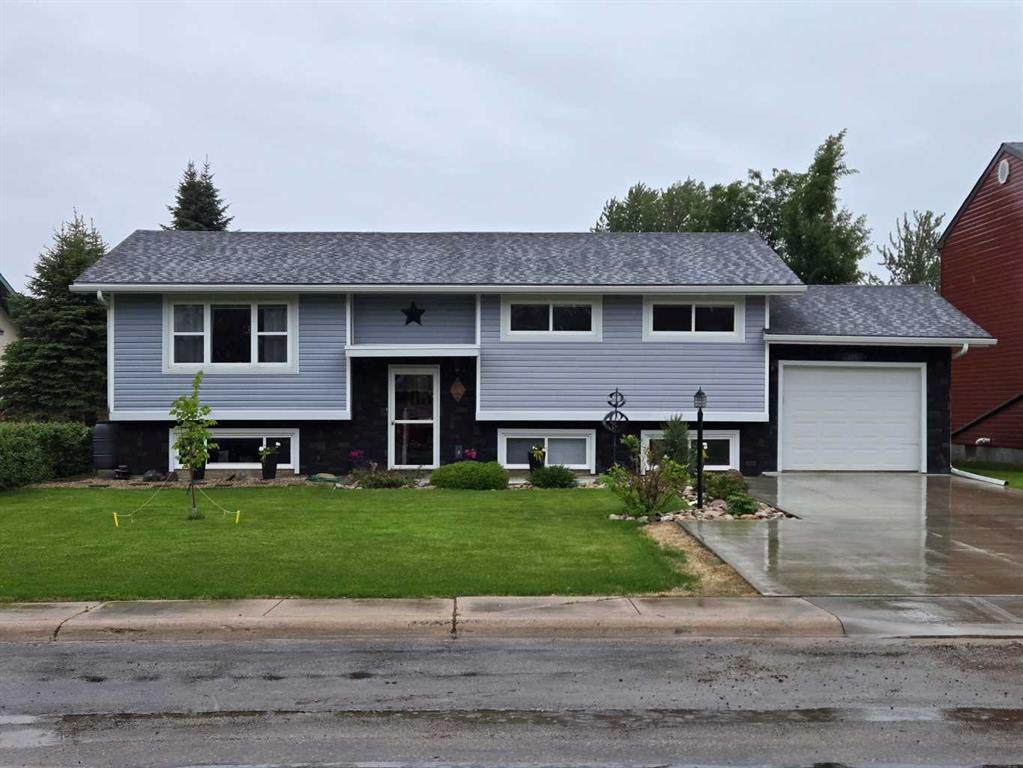 321 9 Street - Photo 1