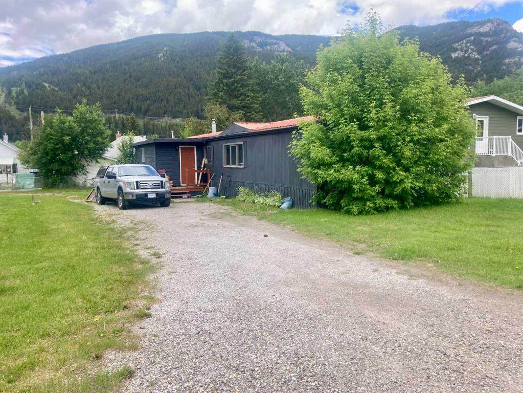 13333 17 Avenue - Photo 1