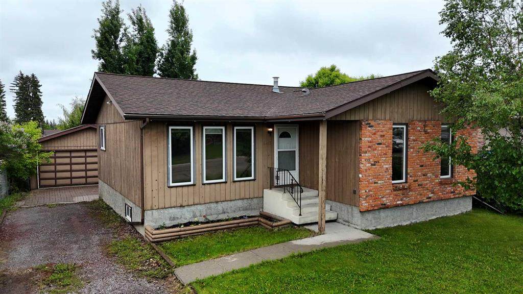 5415 15 Avenue - Photo 1
