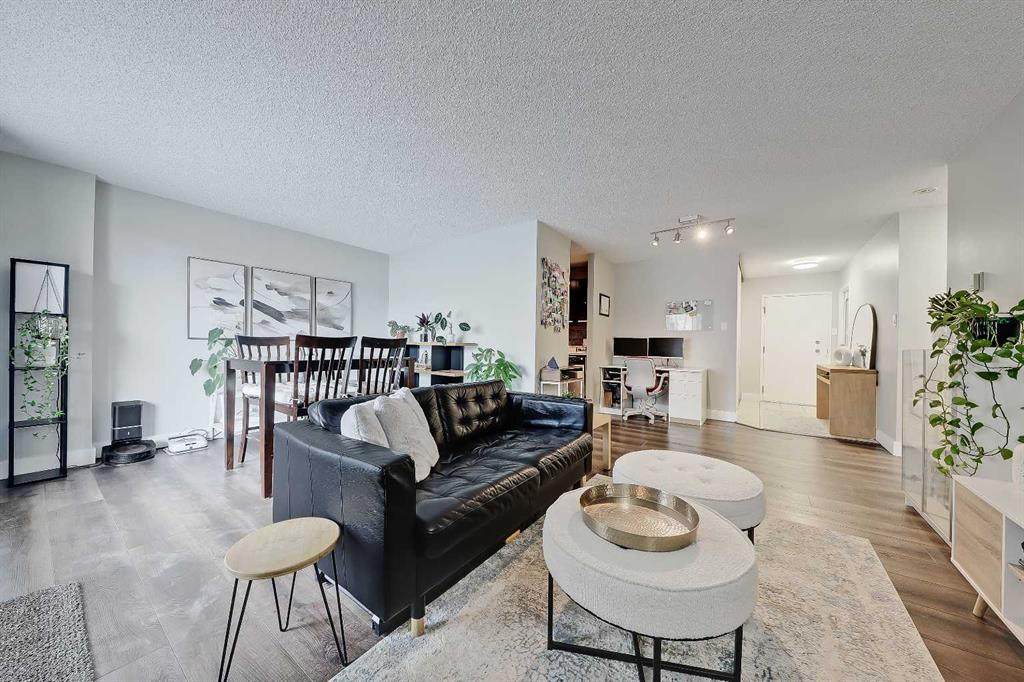 718 12 Avenue - Photo 1