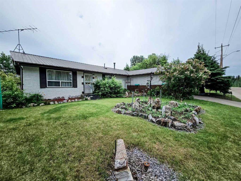 5013 51 Street - Photo 1