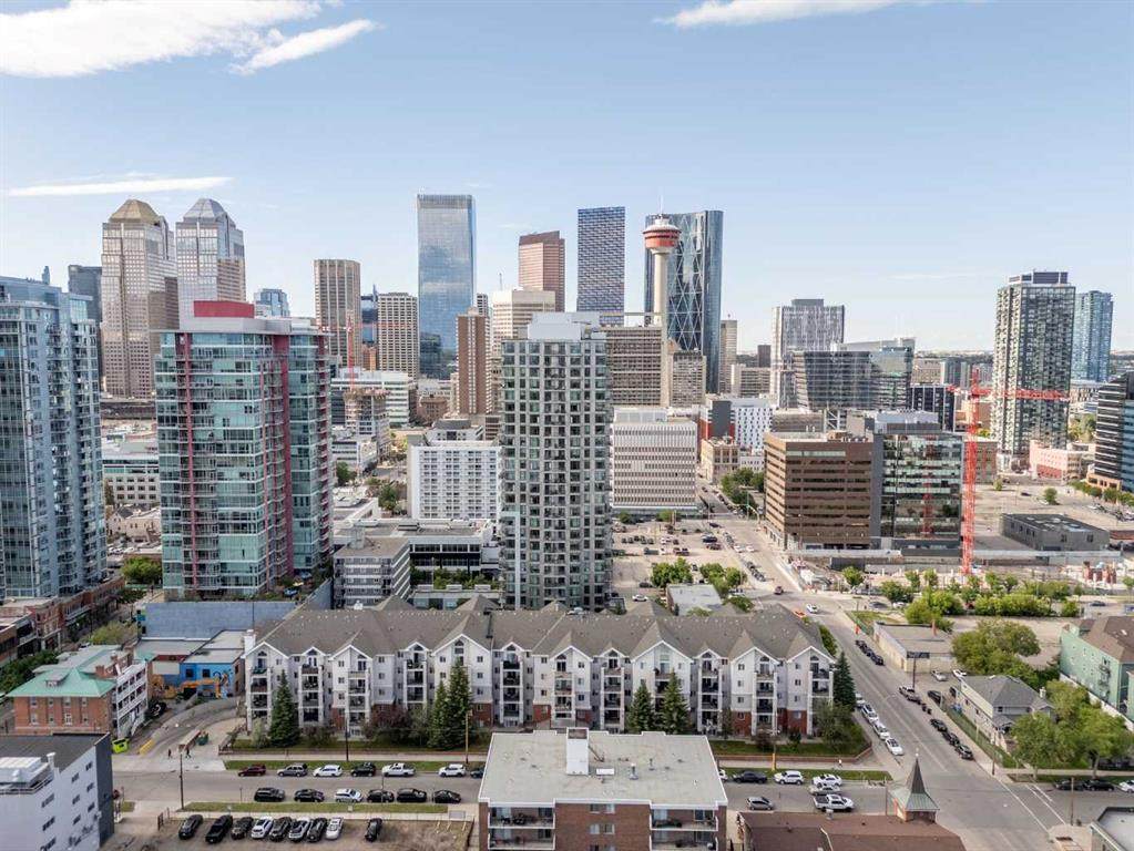 126 14 Avenue - Photo 1