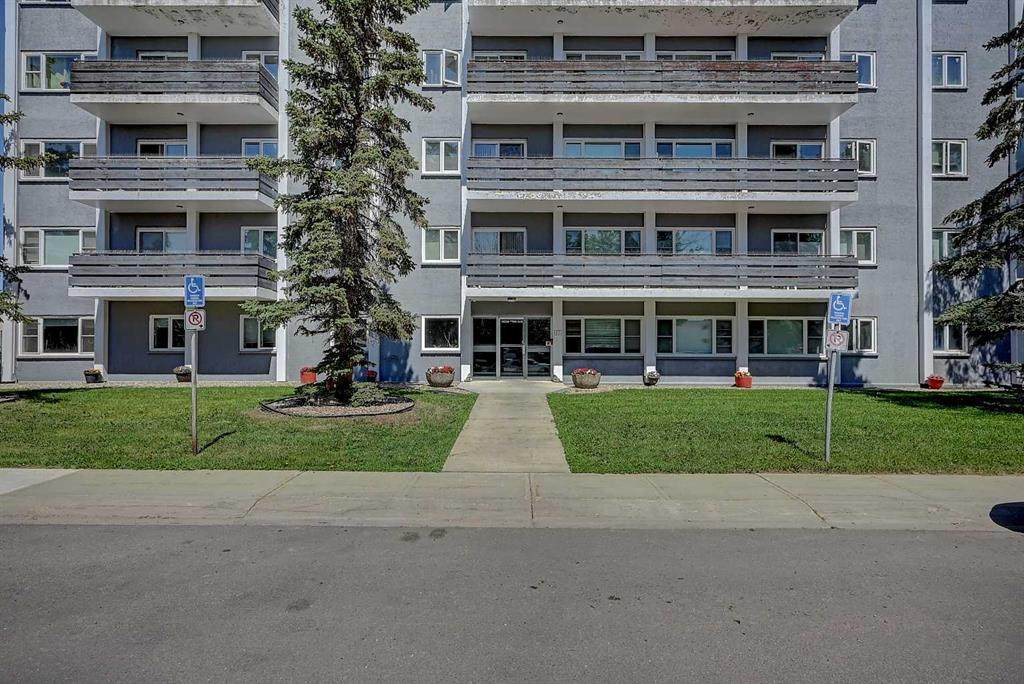 10230 106 Avenue - Photo 1